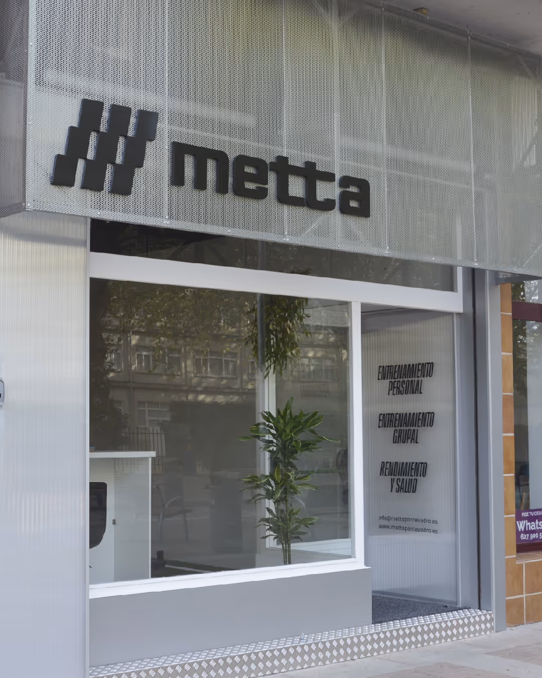 Fachada de centro de entrenamiento